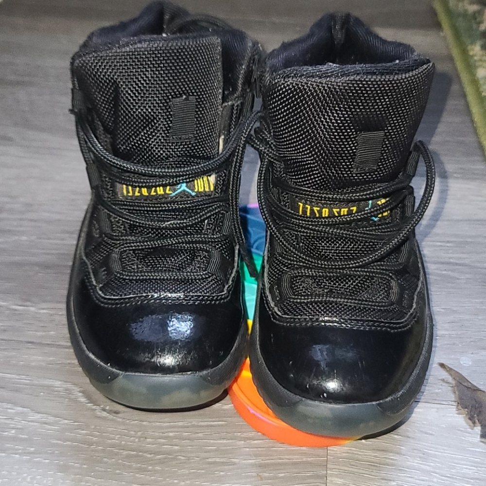 Boys Jordan Shoes 👞